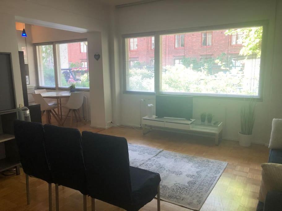 Stylish Spacious Near Centre By The Sea Apartment *